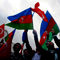 Azeri bayra��n� ��pe atan polise ceza