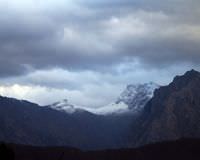 Hakkari'ye mevsimin ilk kar� d��t�