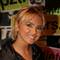 Ece kendi sivilcelerine baks�n
