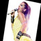 Sahneye ge� ��kan Demet yuhaland�