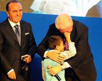 10 y�l sonra yine burnunu s�kt�