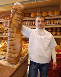 8 kiloluk dev ekmek!