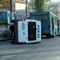 Mitinge giden polis minib�s� devrildi