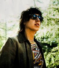 Strokes'un Solisti G�n I����na Ad�m At�yor