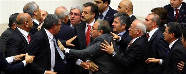 MHP'liler AKP'li K�l��'�n �zerine y�r�d�