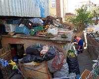 Pendik'te bir evden 6 ton ��p ��kt�