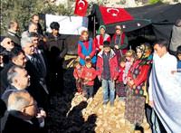 Ke�ileri y�z�nden sahile inemiyorlar