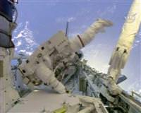 Atlantis astronotlar�ndan uzay y�r�y���