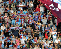 Bordo-Mavili taraftarlara uyar�