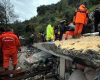 Karadeniz'de heyelan facias�: 4 �l�