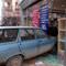Otomobil d�kkana girdi