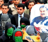 Diyarbak�r'da Apo posterli miting