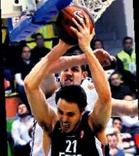Efes Pilsen'e ilgin� teklif: Al Hervelle'i ver Nachbar'�