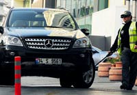 Otoparklarda ter�re 'k�z�l �tesi' �nlem