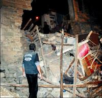 Kilis'te ev ��kt�: 5 �l�, 4 yaral�