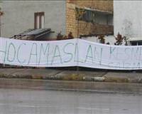 "Hocam aslan kesmek caiz mi?" pankart�
