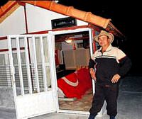 Kendisi i�in yapt�rd��� t�rbede ziyaret�i a��rl�yor