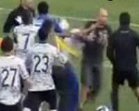 Hakem taraftar� d�vd�!