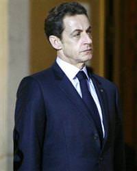 Sarkozy'nin pop�laritesi d����te