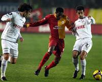 Eski dostu yerden yere vurdu!