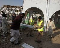 Pakistan'da camiye kanl� sald�r�