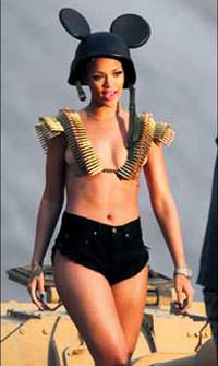 Rihanna asker oldu