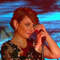 Konserine �i�ekle destek vermi�