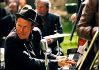 Tom Waits'i bir de hobbit olarak g�r�n