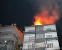 Polis lojman�nda yang�n