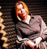 Elif �afak K���t Helva�y� anlat�yor