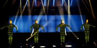 E�lence Ve M�zi�e Y�n Veren Robotlar