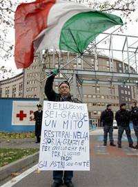 Berlusconi ���nc� geceyi de hastanede ge�irdi