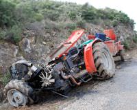 Kamyonetle trakt�r �arp��t�
