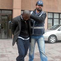 Midesinde kokainle yakaland�