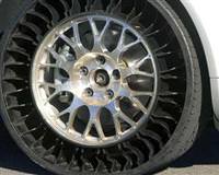 Otomobilde ��rencisiyle bas�ld�