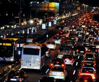 TEM'deki zincirleme kaza, trafi�i kilitledi