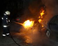 �stanbul'da 4 ara� kundakland�