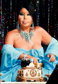Diva'ya ziyaret�i ak�n�