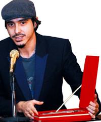 Musiki cemiyeti rock'la bulu�tu
