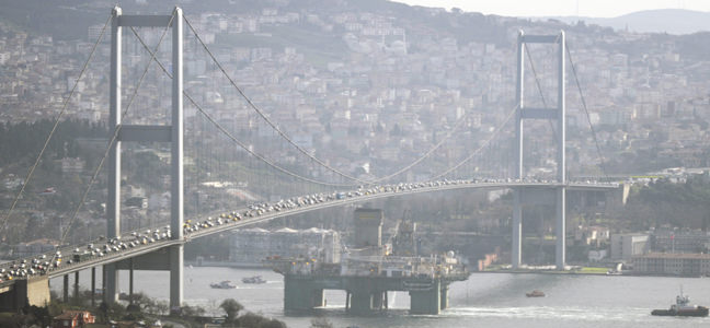 Dev platform �stanbul Bo�az�'ndan ge�ti