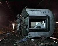 Hindistan'da iki tren kazas�:5 �l�, 50 yaral�