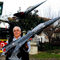 Evinin bah�esine F-16 maketi yapt�