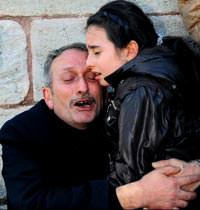Son nefeslerinde �ocuklar�na siper olmu�lar