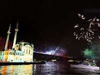 �stanbul'da b�y�leyen t�ren
