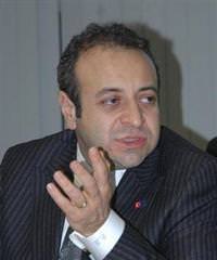 Ba���'tan muhalefete anayasa �a�r�s�