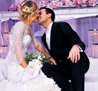 Demet Akal�n yal�da nik�hland�