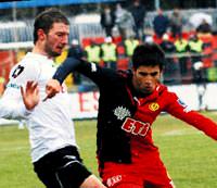 Adem att�; Es-Es kazand�
