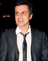 Evren'i alk��layanlara Teoman'dan canl� yay�nda sert tepki