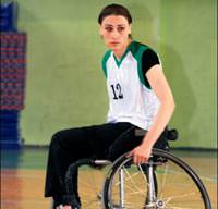Onun 'engeli' yok: Okuyor, �al���yor basket oynuyor
