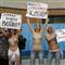 Se�im meydan�nda ��plak protesto